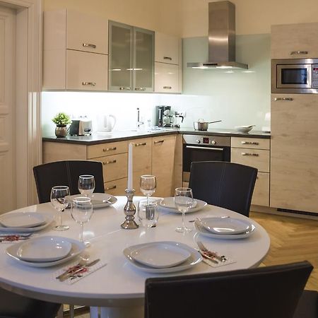 Modern Apartment Vsehrdova Prag Dış mekan fotoğraf