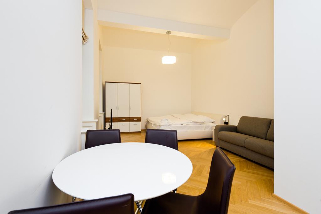 Modern Apartment Vsehrdova Prag Oda fotoğraf