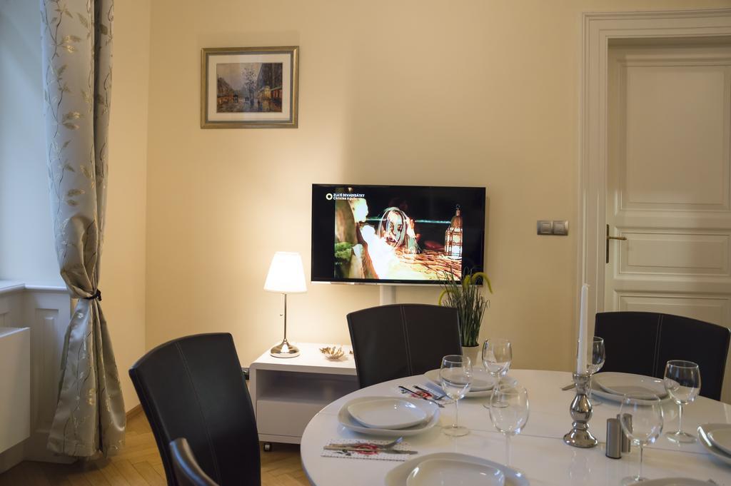 Modern Apartment Vsehrdova Prag Dış mekan fotoğraf