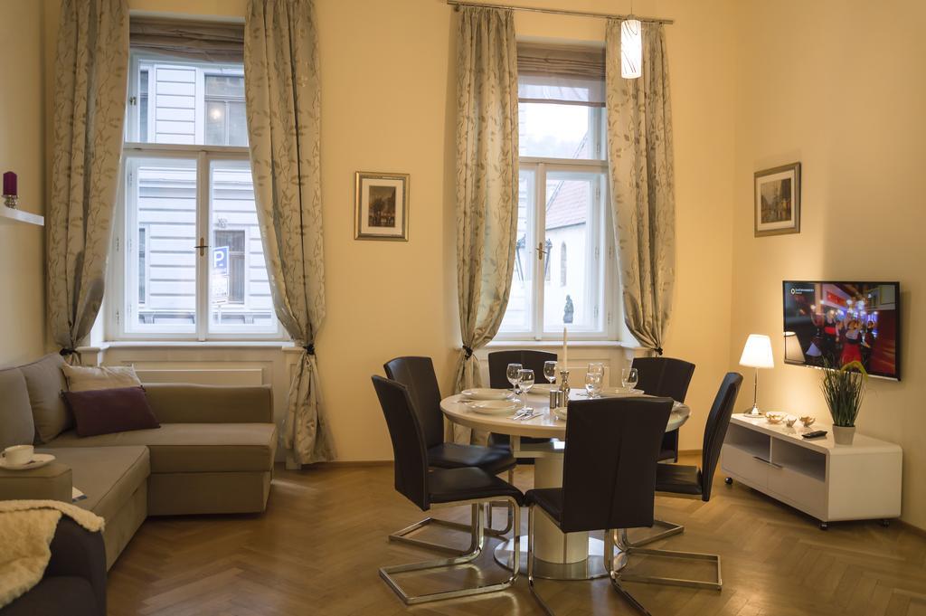 Modern Apartment Vsehrdova Prag Dış mekan fotoğraf
