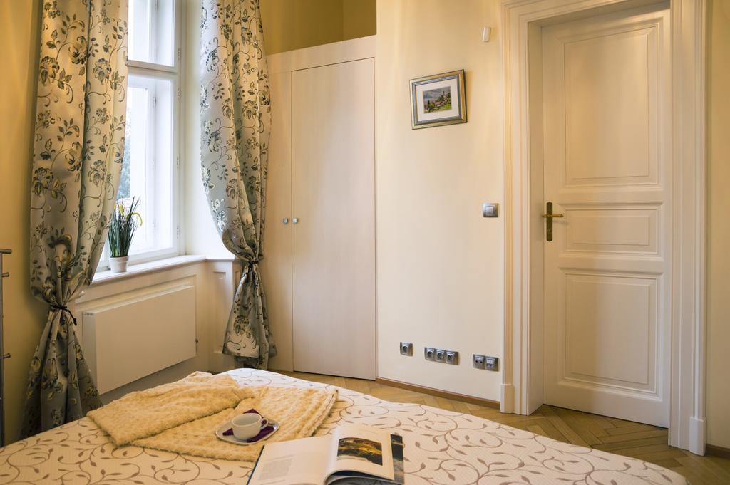 Modern Apartment Vsehrdova Prag Dış mekan fotoğraf
