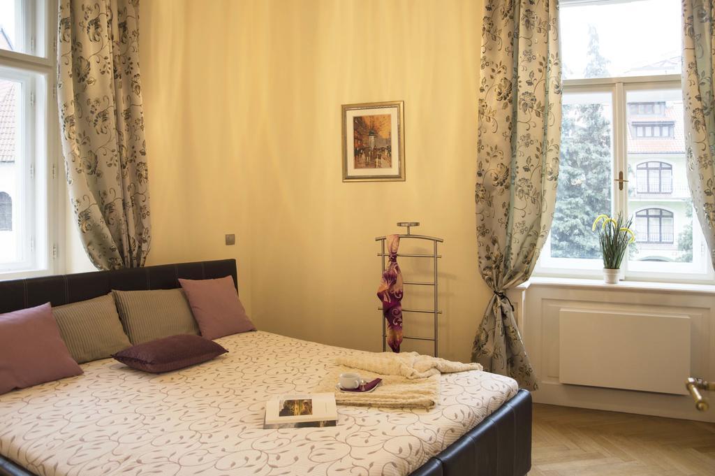 Modern Apartment Vsehrdova Prag Dış mekan fotoğraf