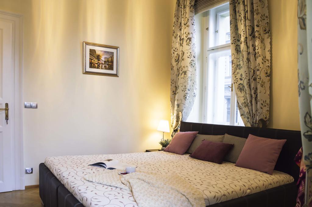 Modern Apartment Vsehrdova Prag Dış mekan fotoğraf