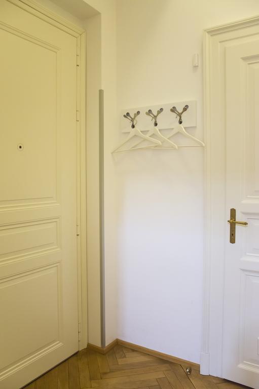 Modern Apartment Vsehrdova Prag Dış mekan fotoğraf