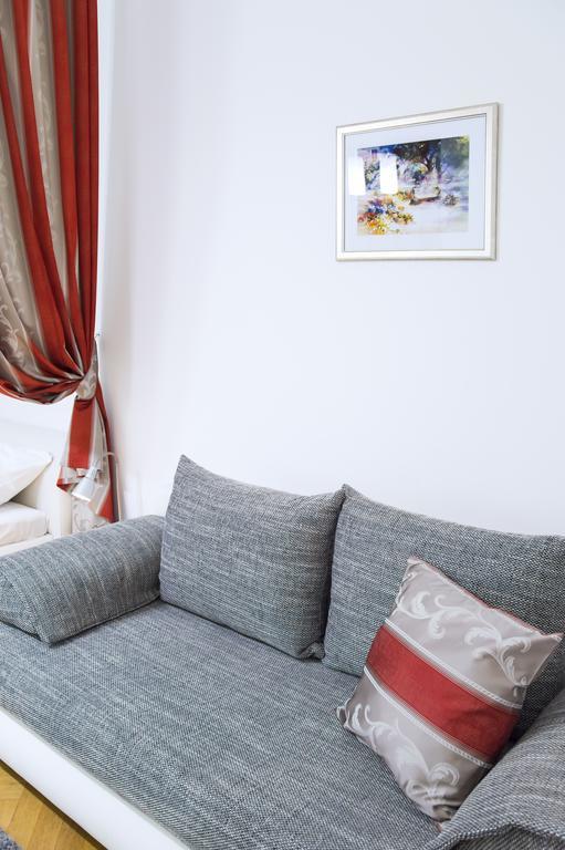 Modern Apartment Vsehrdova Prag Dış mekan fotoğraf