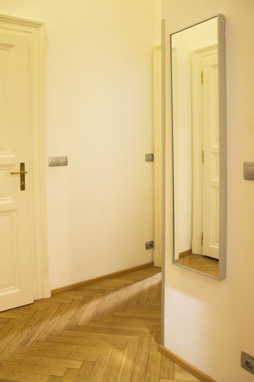 Modern Apartment Vsehrdova Prag Dış mekan fotoğraf